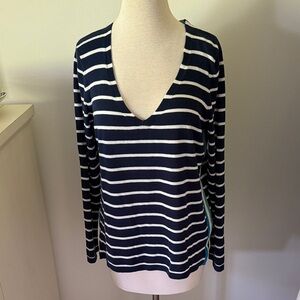 NWT Vineyard vines Size med Vneck navy & white stripe sweater.
